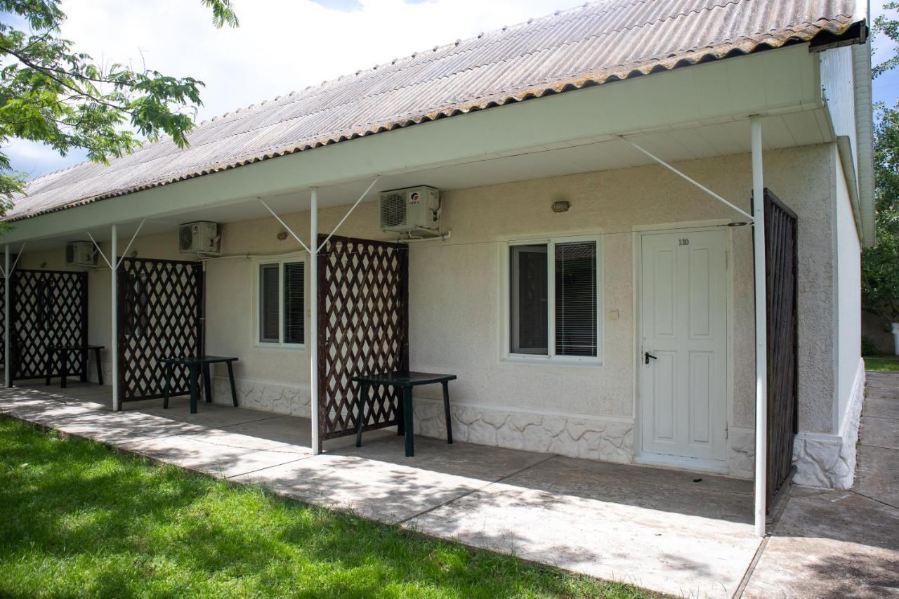 База Відпочинку "Сонячна" Primorskoye Exterior foto