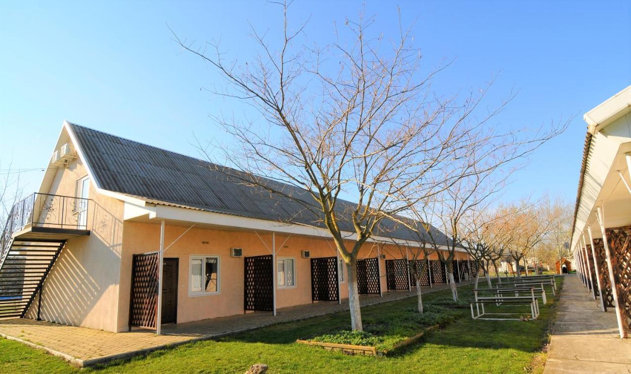 База Відпочинку "Сонячна" Primorskoye Exterior foto