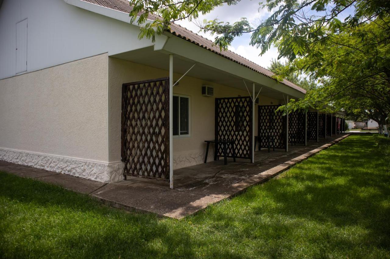 База Відпочинку "Сонячна" Primorskoye Exterior foto