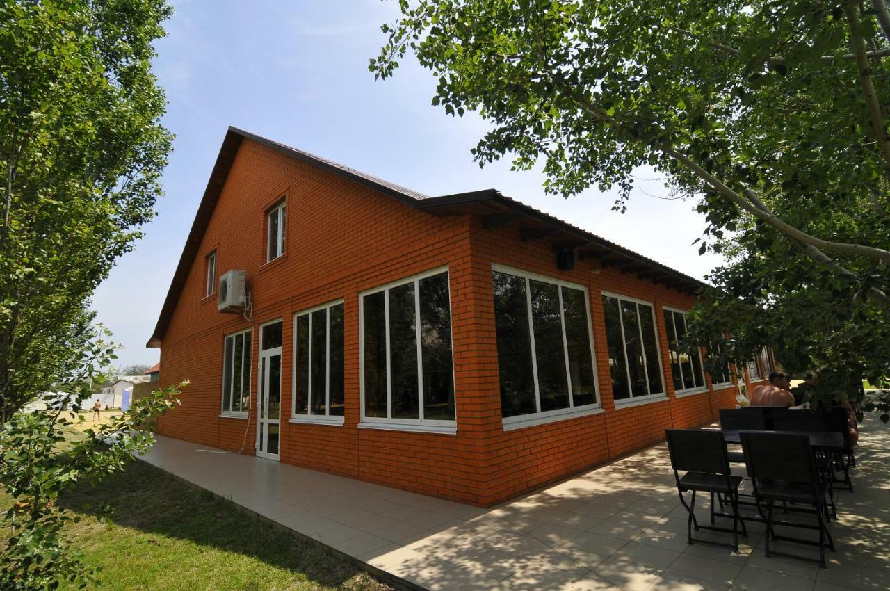 База Відпочинку "Сонячна" Primorskoye Exterior foto