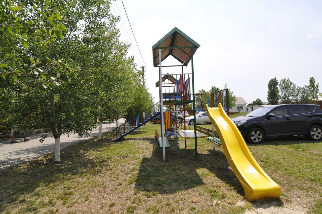 База Відпочинку "Сонячна" Primorskoye Exterior foto